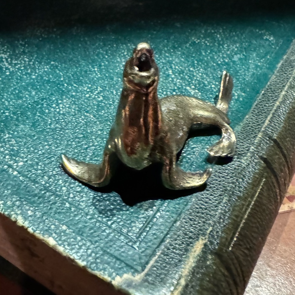 Solid Brass Sea Lion Vintage-style Sculpture Desk Decor - Picture 4 of 9